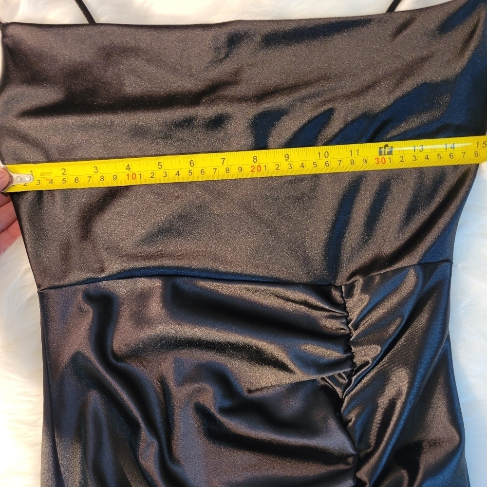 Elegant Black Satin Dress - Picture 8 of 10